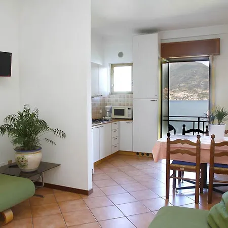 Spacious In With Terrace Lägenhet Menaggio
