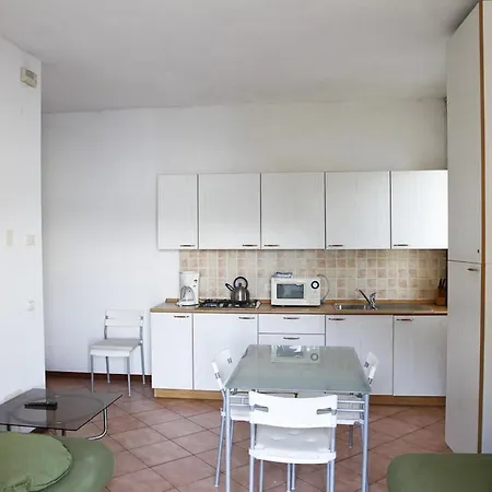 Spacious In With Terrace Lägenhet